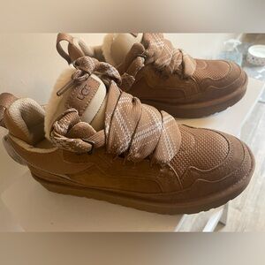 Brand new Chestnut UGGS Size 10 women’s